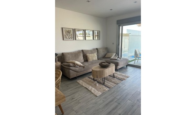 Resale - Villa -
Daya Vieja - Costa Blanca