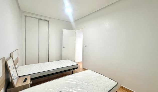 Resale - Bungalow -
Torrevieja - Playa de los Locos