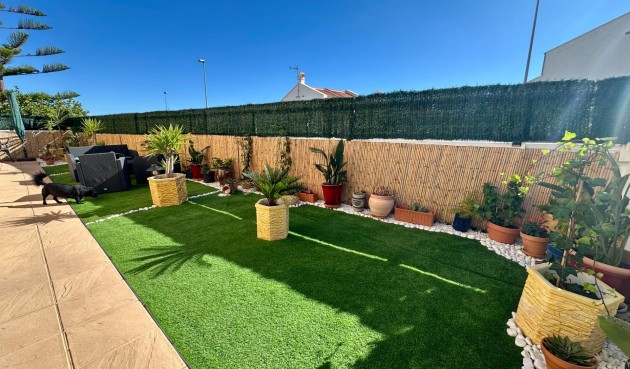 Reventa - Semi Detached -
San Miguel de Salinas - Residencial Los Flamencos