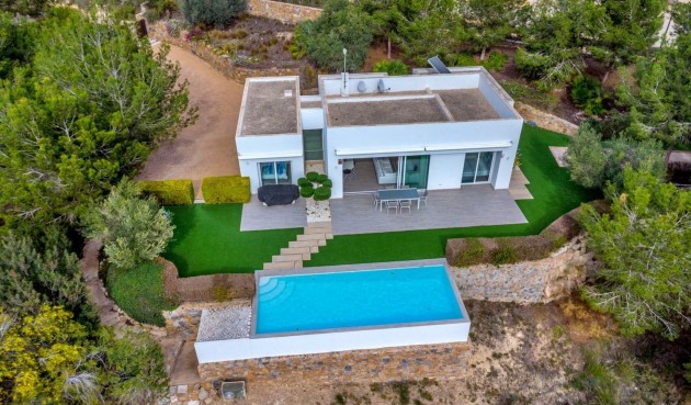 Resale - Villa -
Orihuela - Las Colinas Golf