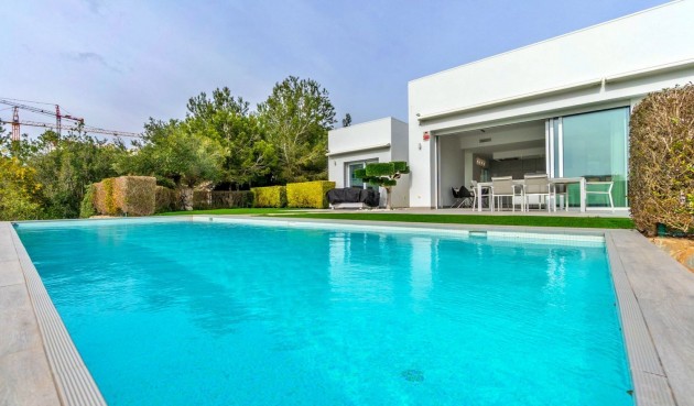 Resale - Villa -
Orihuela - Las Colinas Golf