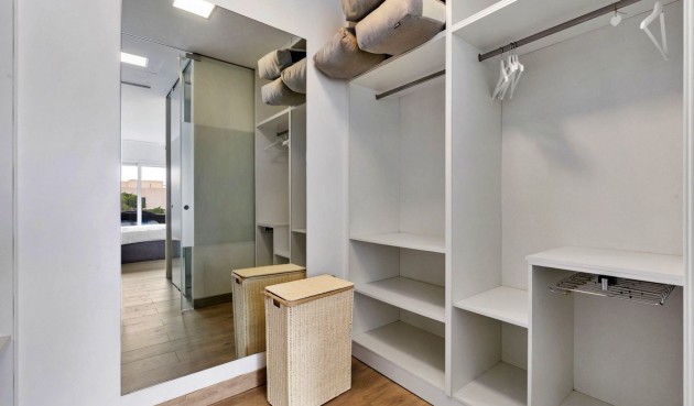 Resale - Villa -
Orihuela - Las Colinas Golf