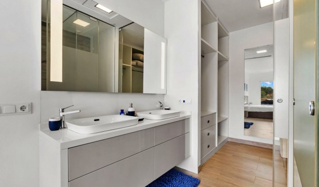 Resale - Villa -
Orihuela - Las Colinas Golf