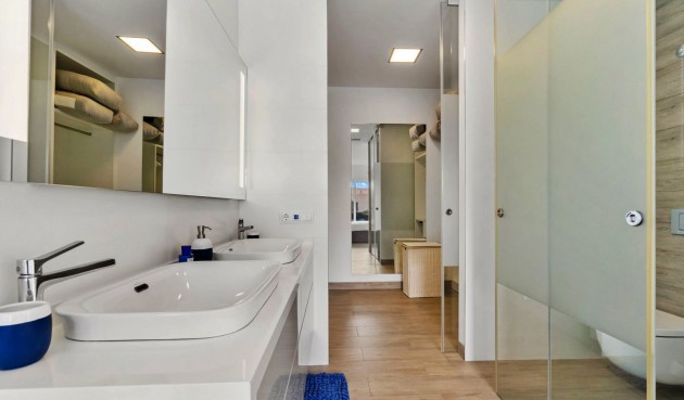 Resale - Villa -
Orihuela - Las Colinas Golf