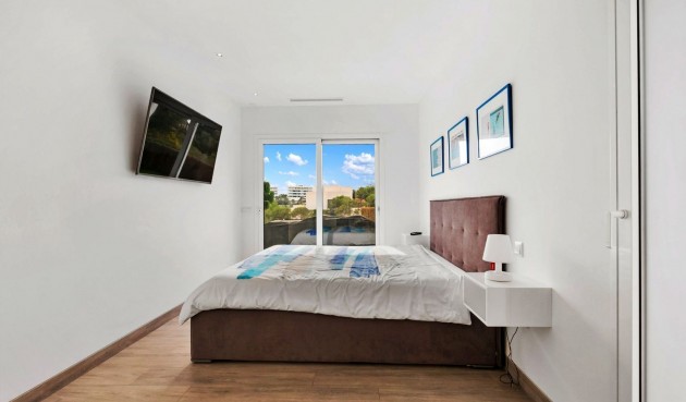 Resale - Villa -
Orihuela - Las Colinas Golf