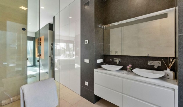 Resale - Villa -
Orihuela - Las Colinas Golf