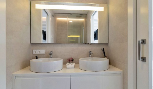 Resale - Villa -
Orihuela - Las Colinas Golf