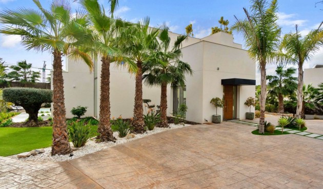 Resale - Villa -
Orihuela - Las Colinas Golf