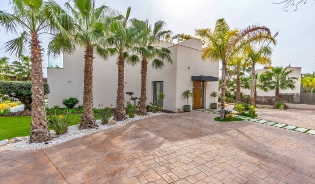 Resale - Villa -
Orihuela - Las Colinas Golf