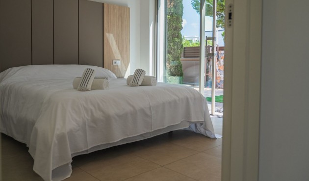 Resale - Villa -
Orihuela - Las Colinas Golf