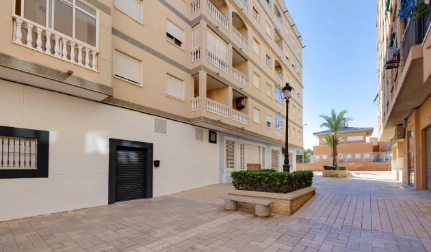 Resale - Apartment -
Guardamar del Segura - Pueblo