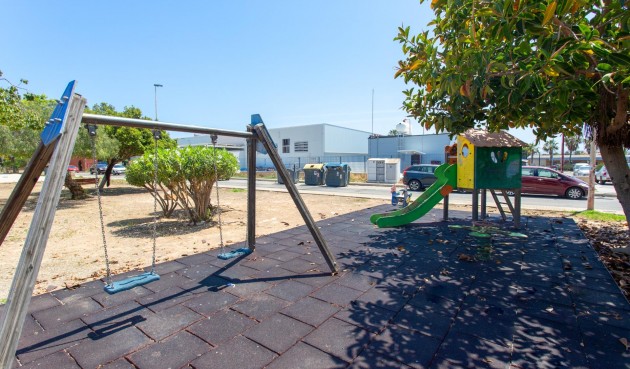 Resale - Bungalow -
Orihuela Costa - Punta Prima