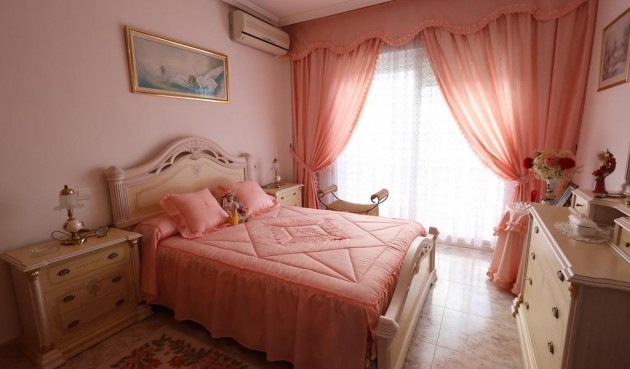 Brukt - Villa -
Orihuela Costa - Costa Blanca