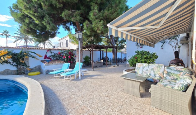 Brukt - Villa -
Orihuela Costa - Costa Blanca