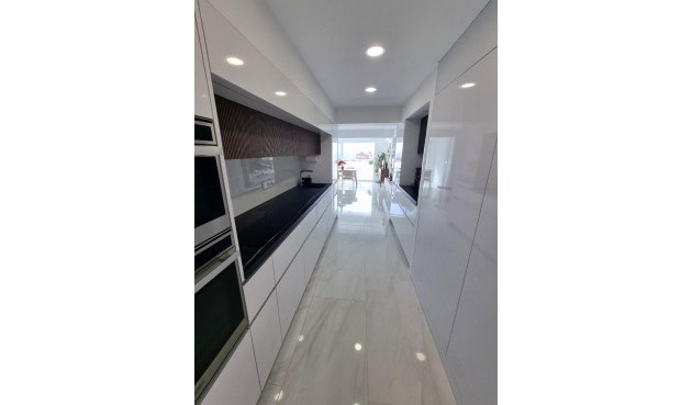 Resale - Apartment -
Torrevieja - Centro