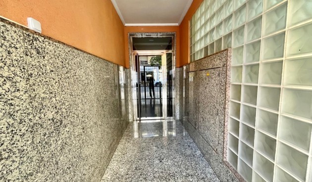 Resale - Apartment -
Torrevieja - Centro