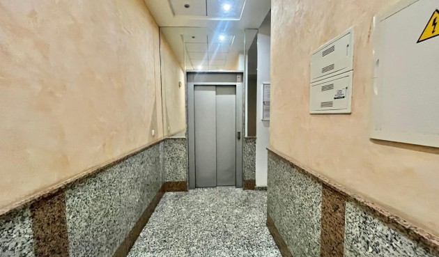 Resale - Apartment -
Torrevieja - Centro