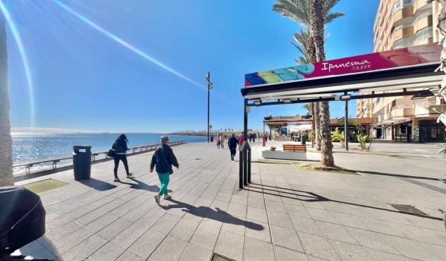 Resale - Apartment -
Torrevieja - Centro