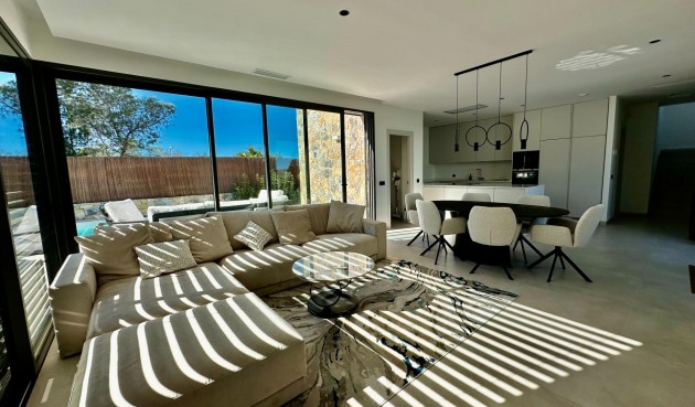 Resale - Villa -
Orihuela - Las Colinas Golf