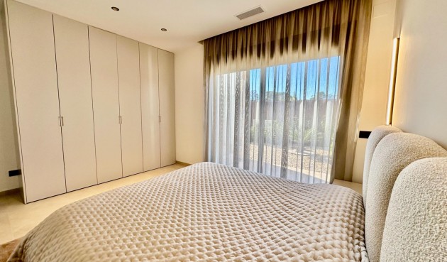 Resale - Villa -
Orihuela - Las Colinas Golf