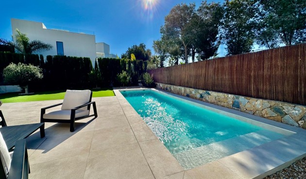 Resale - Villa -
Orihuela - Las Colinas Golf