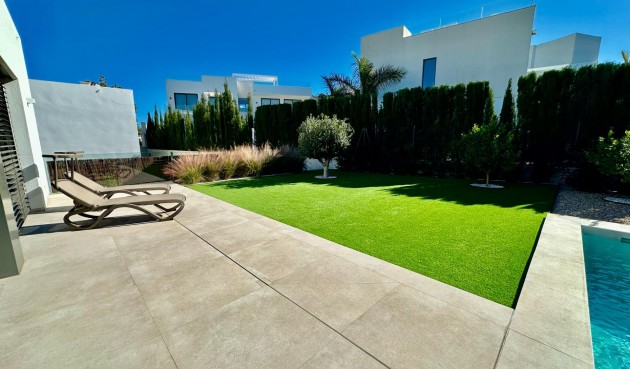 Resale - Villa -
Orihuela - Las Colinas Golf