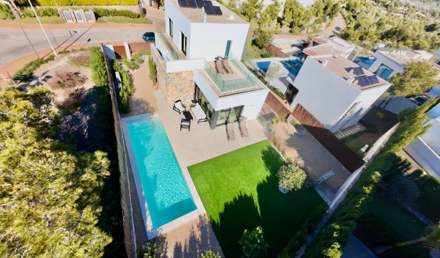 Resale - Villa -
Orihuela - Las Colinas Golf