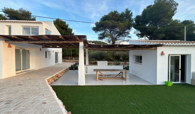 Resale - Villa -
Jávea - Costa Blanca