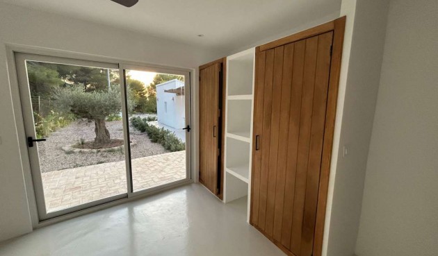 Resale - Villa -
Jávea - Costa Blanca