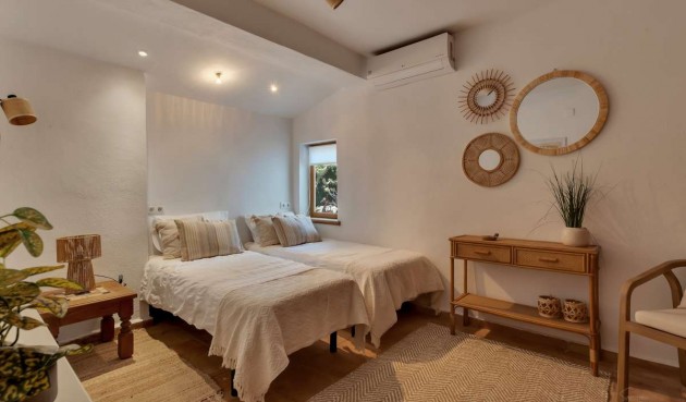 Resale - Villa -
Jávea - Costa Blanca