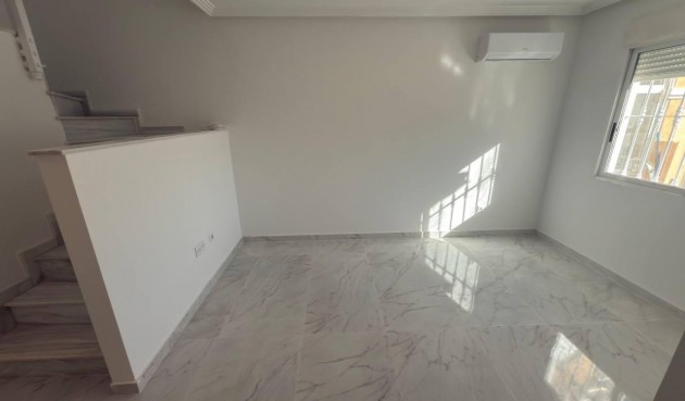 Brukt - Town House -
Torrevieja - aguas nuevas