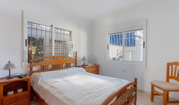 Återförsäljning - Villa -
Torrevieja - Costa Blanca