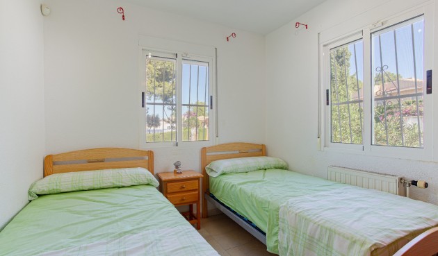 Återförsäljning - Villa -
Torrevieja - Costa Blanca