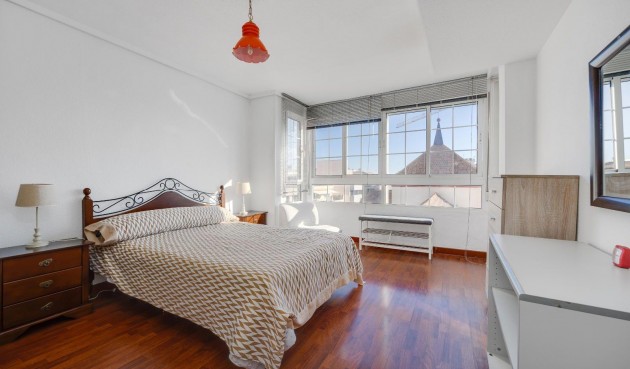 Resale - Apartment -
Torrevieja - Centro