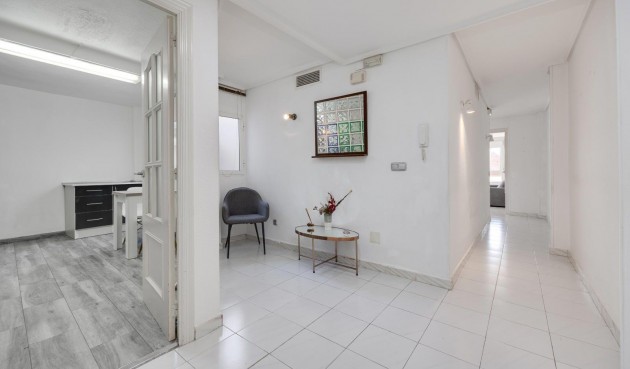 Resale - Apartment -
Torrevieja - Centro