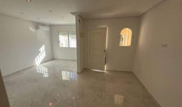 Resale - Town House -
Torrevieja - aguas nuevas