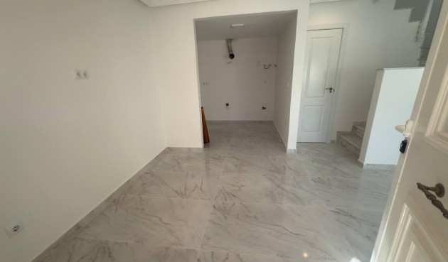 Resale - Town House -
Torrevieja - aguas nuevas