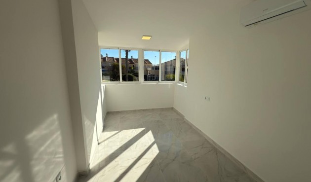 Resale - Town House -
Torrevieja - aguas nuevas