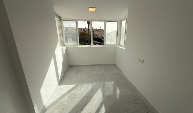 Resale - Town House -
Torrevieja - aguas nuevas