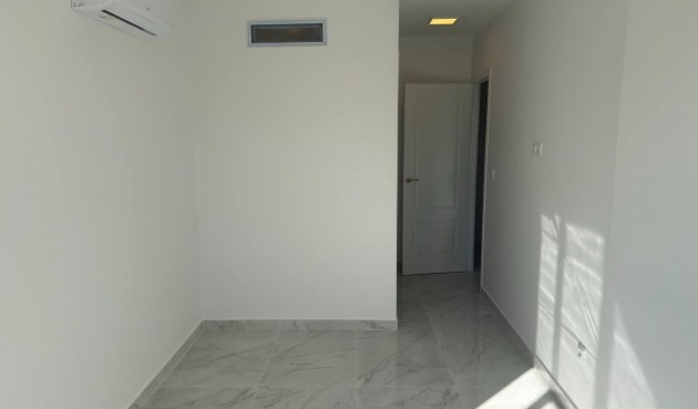 Resale - Town House -
Torrevieja - aguas nuevas
