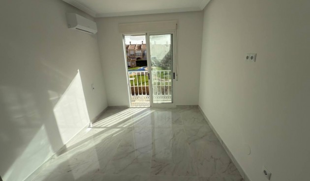 Resale - Town House -
Torrevieja - aguas nuevas