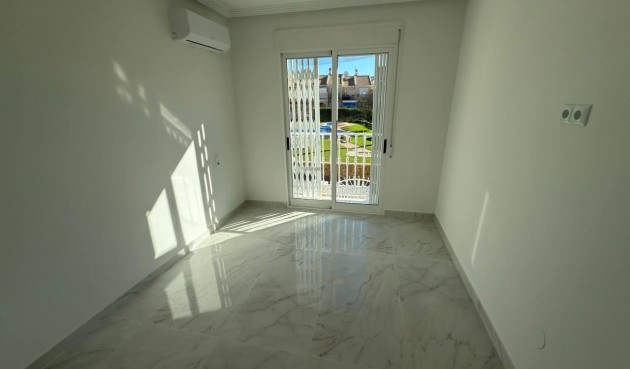 Resale - Town House -
Torrevieja - aguas nuevas