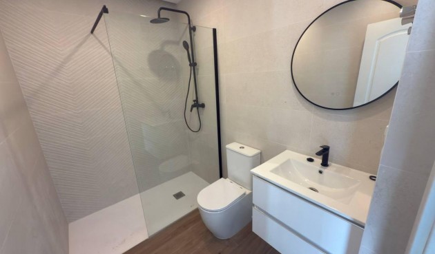 Resale - Town House -
Torrevieja - aguas nuevas