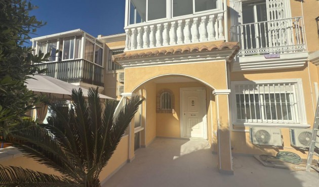 Resale - Town House -
Torrevieja - aguas nuevas