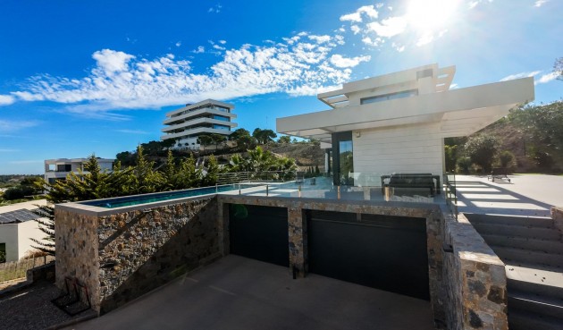 Resale - Villa -
Orihuela - Las Colinas Golf