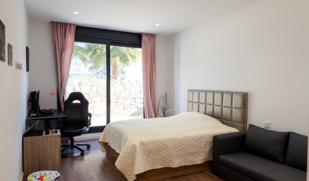 Resale - Villa -
Orihuela - Las Colinas Golf