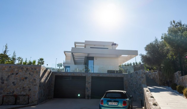 Resale - Villa -
Orihuela - Las Colinas Golf