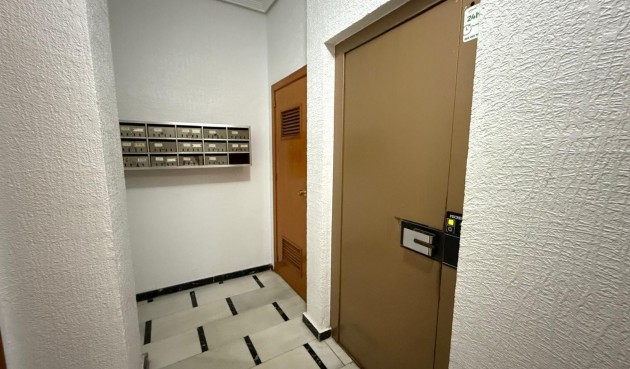 Återförsäljning - Apartment -
Torrevieja - Las Piscinas Naturales