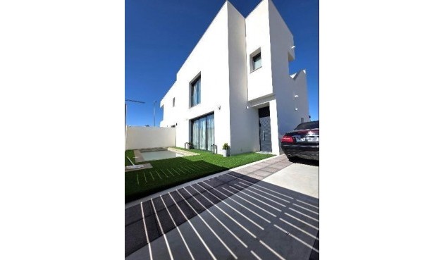 Återförsäljning - Villa -
Benijofar