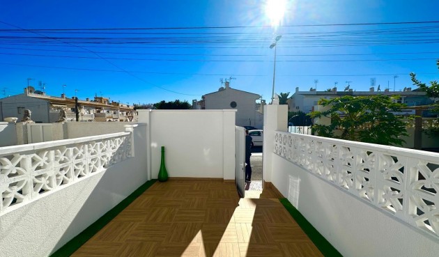 Brukt - Town House -
Torrevieja - Estacion De Autobuses